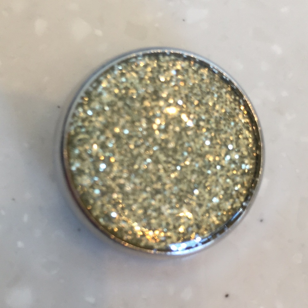 ⭐️ 3/$14 Ginger Snaps Yellowish White Glitter Snap